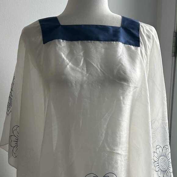NWT Artisans Angkor Ivory & Indigo Floral Light Pure Silk Poncho — Free Size - Picture 3 of 12
